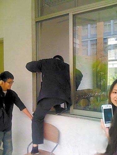 爬窗